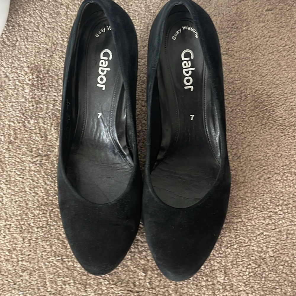 Gabor Gorgeous Black Suede comfort heels with extra inside padding in soles 9 US